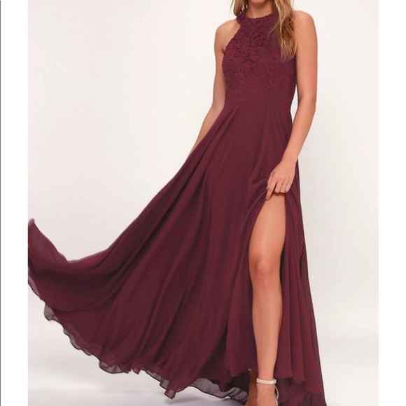 Lulus Dresses & Skirts - Gorgeous flattering maxi dress